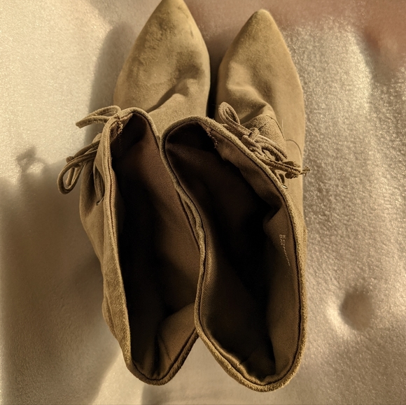 Donating Soon! Free GWP! TAHARI Womens Tan and Brown Ankle Boots Size 8 - Picture 4 of 8